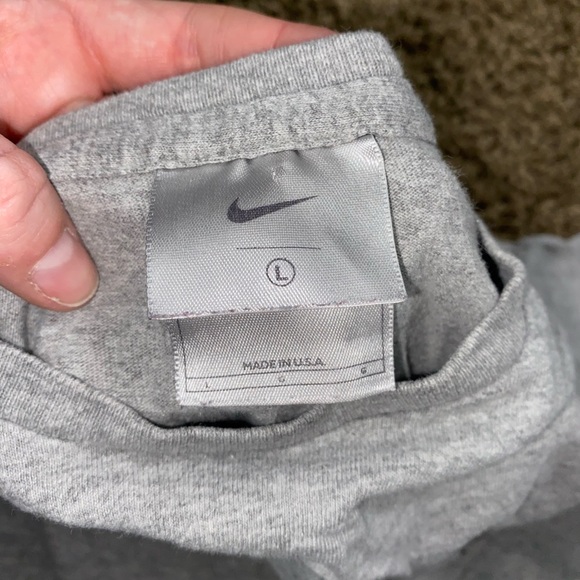 Nike Just Do It Embroidered Grey T-Shirt - Picture 4 of 6